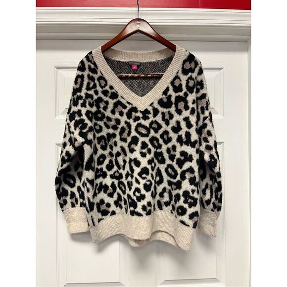 Vince Camuto Leopard Print Soft Cozy Deep V Neck Sweater sz L NWOT - Picture 1 of 7